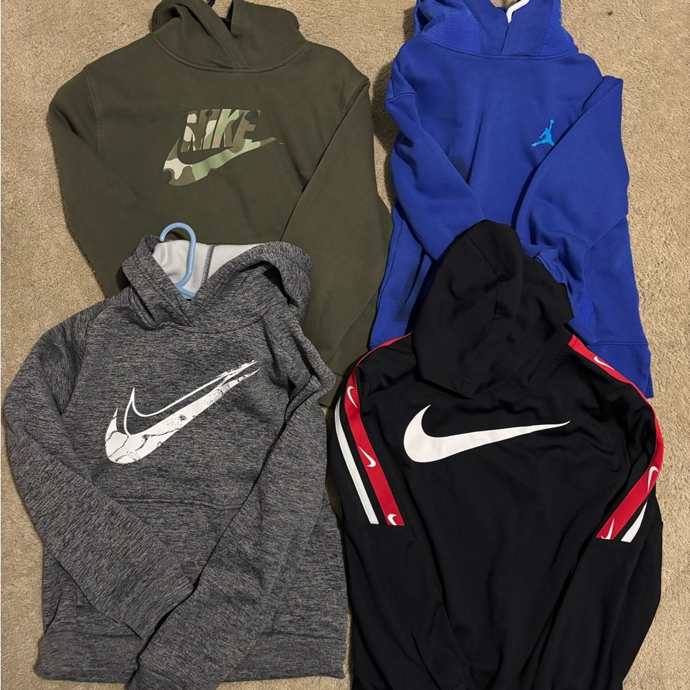 Youth Nike hoodies great condition gently worn. Washed and ready to go!